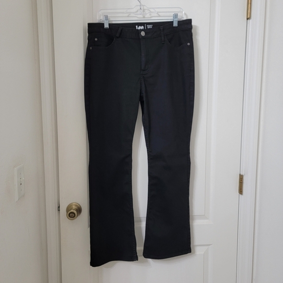 Lee Size 12P Regular Fit Boot Cut Mid Rise Black Jeans, Excellent Used Condition - Picture 11 of 14